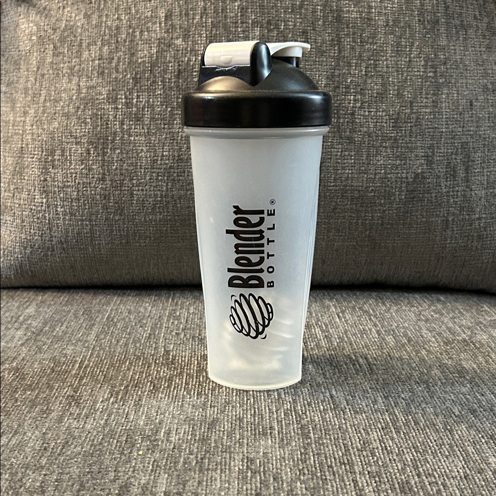 BlenderBottle 28 oz Shaker with Black Lid
